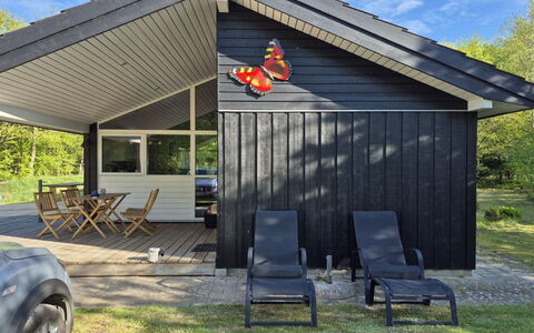 Aswarth - 50M to the Fjord: Blauw, Struik, Verblijf, Groundcover, Tuin, Landgoed, Schaduw, Landscaping, Boerderij, Eco Hotel