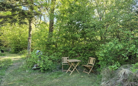 Aswarth - 50M to the Fjord: Blauw, Struik, Verblijf, Groundcover, Tuin, Landgoed, Schaduw, Landscaping, Boerderij, Eco Hotel