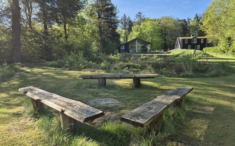 Aswarth - 50M to the Fjord: Blauw, Struik, Verblijf, Groundcover, Tuin, Landgoed, Schaduw, Landscaping, Boerderij, Eco Hotel