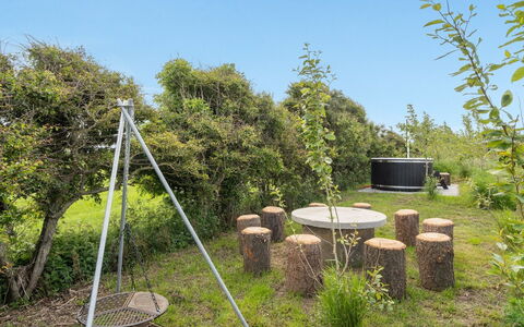 Imilie - 250M to the Fjord: Dak, Huis, Land Lot, Huis, Verblijf, Landgoed, Garden Gebouwen, Schaduw, Blokhut, Landscaping