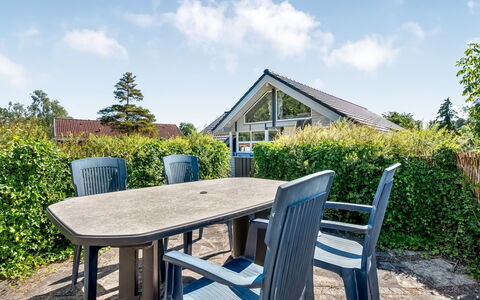 Stryd - 150M from the Sea: Flooring, Muur, Verdieping, Interieur Ontwerp, Hout, Plafond, Houten Vloer, Verlichting, Meubilair, Laminaatvloer