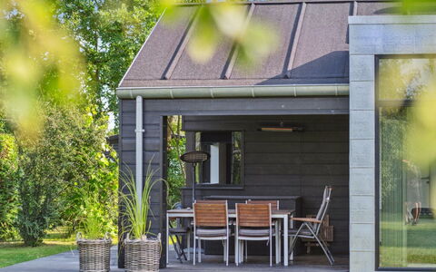 Yukon - 150M from the Sea: Dak, Huis, Huis, Verblijf, Siding, Landgoed, Oprit, Garden Gebouwen, Werf, Schuur