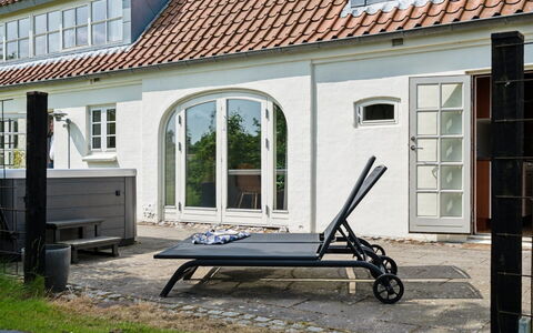 Malinda - 500M from the Sea: Appartement, Schaduw, Balkon, Stoel, Hek, Buitenmeubels, Aluminium, Kunstgras