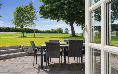 Malinda - 500M from the Sea: Appartement, Schaduw, Balkon, Stoel, Hek, Buitenmeubels, Aluminium, Kunstgras