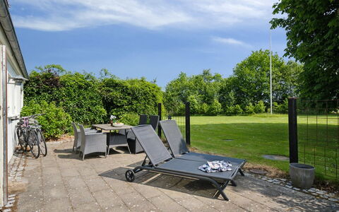 Malinda - 500M from the Sea: Appartement, Schaduw, Balkon, Stoel, Hek, Buitenmeubels, Aluminium, Kunstgras