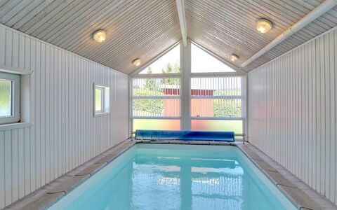 Rani - 800M from the Sea: Zwembad, Samengesteld Materiaal, Plafond, Schaduw, Garden Gebouwen, Ontwerp, Beits, Schuur, Daylighting, Hardwood