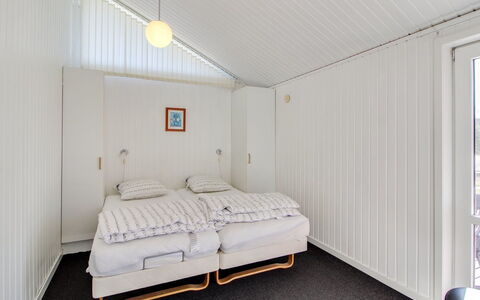 Rani - 800M from the Sea: Hout, Plafond, Interieur Ontwerp, Slaapkamer, Verdieping, Flooring, Bed, Laken, Bedding, Kamer
