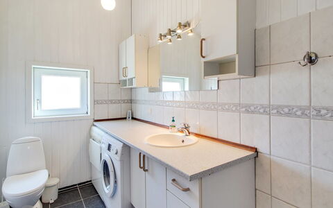 Rani - 800M from the Sea: Flooring, Loodgieterswerkinrichting, Verdieping, Interieur Ontwerp, Wastafel, Wastafel In De Badkamer, Kraan, Badkamer, Loodgieter, Plafond