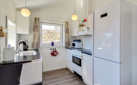 Rani - 800M from the Sea: Major Appliance, Hout, Keuken, Toestel Van De Keuken, Plafond, Interieur Ontwerp, Huishoudapparatuur, Countertop, Huis, Kamer