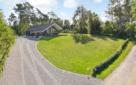 Adela - 1Km from the Sea: Dak, Huis, Land Lot, Huis, Verblijf, Landgoed, Garden Gebouwen, Schaduw, Blokhut, Landscaping
