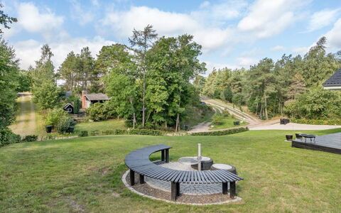 Adela - 1Km from the Sea: Dak, Huis, Land Lot, Huis, Verblijf, Landgoed, Garden Gebouwen, Schaduw, Blokhut, Landscaping