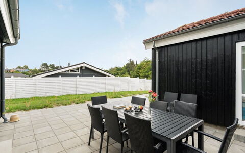 Bjarki - 800M from the Sea: Dak, Huis, Huis, Verblijf, Deur, Siding, Dek, Veranda, Plank, Hardwood