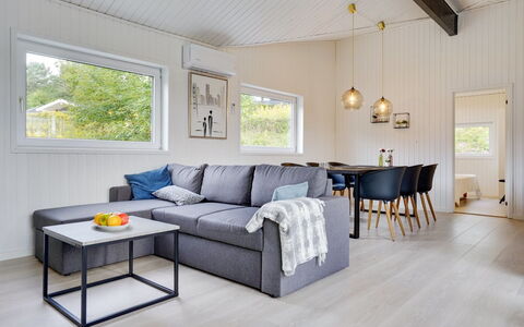 Bjarki - 800M from the Sea: Dak, Huis, Huis, Verblijf, Deur, Siding, Dek, Veranda, Plank, Hardwood