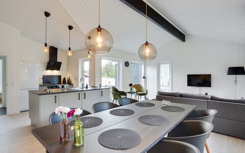 Bjarki - 800M from the Sea: Dak, Huis, Huis, Verblijf, Deur, Siding, Dek, Veranda, Plank, Hardwood