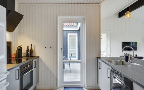 Bjarki - 800M from the Sea: Dak, Huis, Huis, Verblijf, Deur, Siding, Dek, Veranda, Plank, Hardwood
