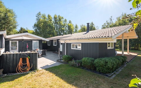 Gardis - 100M from the Sea: Dak, Huis, Huis, Verblijf, Siding, Landgoed, Oprit, Garden Gebouwen, Werf, Schuur