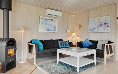 Gardis - 100M from the Sea: Dak, Huis, Huis, Verblijf, Siding, Landgoed, Oprit, Garden Gebouwen, Werf, Schuur