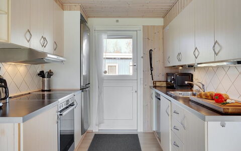 Gardis - 100M from the Sea: Dak, Huis, Huis, Verblijf, Siding, Landgoed, Oprit, Garden Gebouwen, Werf, Schuur