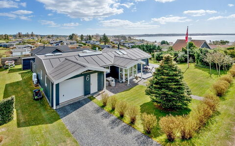 Kuno - 300M from the Sea: Dak, Huis, Huis, Verblijf, Siding, Landgoed, Oprit, Garden Gebouwen, Werf, Schuur