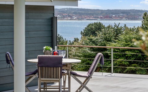 Kuno - 300M from the Sea: Dak, Huis, Huis, Verblijf, Siding, Landgoed, Oprit, Garden Gebouwen, Werf, Schuur