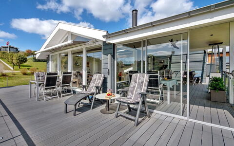 Kuno - 300M from the Sea: Dak, Huis, Huis, Verblijf, Siding, Landgoed, Oprit, Garden Gebouwen, Werf, Schuur