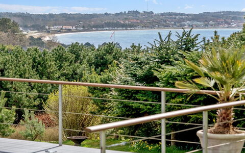Kuno - 300M from the Sea: Dak, Huis, Huis, Verblijf, Siding, Landgoed, Oprit, Garden Gebouwen, Werf, Schuur