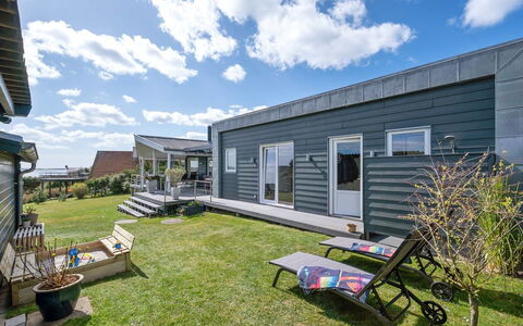 Kuno - 300M from the Sea: Dak, Huis, Huis, Verblijf, Siding, Landgoed, Oprit, Garden Gebouwen, Werf, Schuur