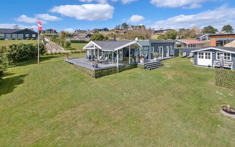 Kuno - 300M from the Sea: Dak, Huis, Huis, Verblijf, Siding, Landgoed, Oprit, Garden Gebouwen, Werf, Schuur