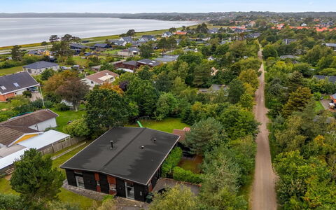 Ylvi - 250M from the Sea: Woongebied, Landschap, Vogelperspectief, Luchtfotografie, Voorstad, Dak, Huis, Huis, Land Lot, Menselijke Nederzetting