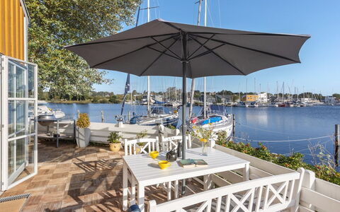 Goda - 5M from the Sea: Woongebied, Dak, Voorstad, Oprit, Landgoed, Schoorsteen