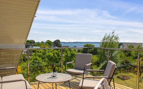 Rawald - 200M from the Sea: Huis, Huis, Deur, Dak, Verblijf, Landgoed, Tuin, Schaduw, Siding, Werf