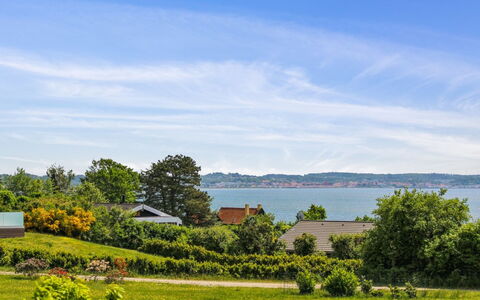 Rawald - 200M from the Sea: Huis, Huis, Deur, Dak, Verblijf, Landgoed, Tuin, Schaduw, Siding, Werf