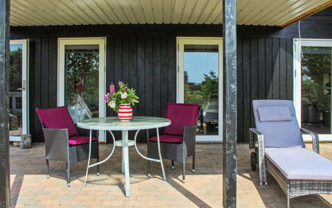 Rawald - 200M from the Sea: Huis, Huis, Deur, Dak, Verblijf, Landgoed, Tuin, Schaduw, Siding, Werf