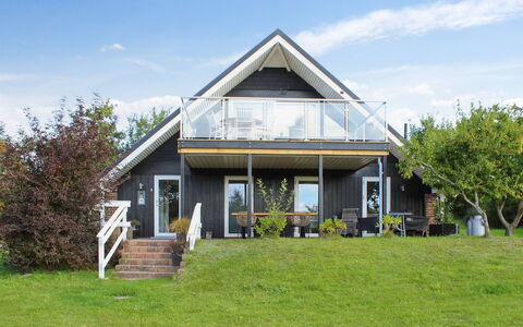 Rawald - 200M from the Sea: Huis, Huis, Deur, Dak, Verblijf, Landgoed, Tuin, Schaduw, Siding, Werf