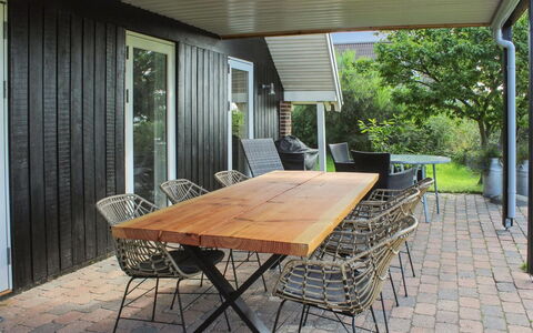 Rawald - 200M from the Sea: Huis, Huis, Deur, Dak, Verblijf, Landgoed, Tuin, Schaduw, Siding, Werf