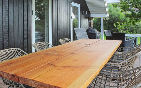Rawald - 200M from the Sea: Huis, Huis, Deur, Dak, Verblijf, Landgoed, Tuin, Schaduw, Siding, Werf
