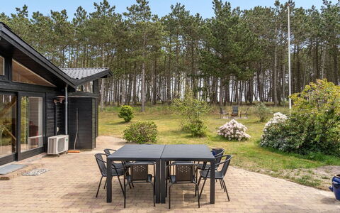 Keyla - 50M from the Sea: Dak, Huis, Huis, Verblijf, Siding, Landgoed, Oprit, Garden Gebouwen, Werf, Schuur
