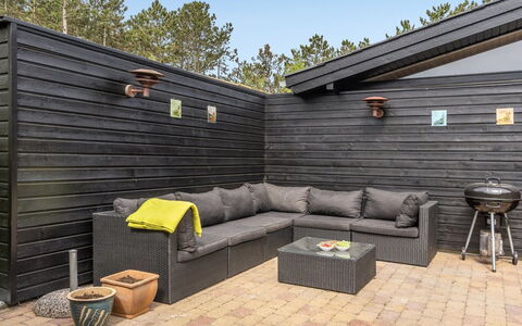 Keyla - 50M from the Sea: Dak, Huis, Huis, Verblijf, Siding, Landgoed, Oprit, Garden Gebouwen, Werf, Schuur