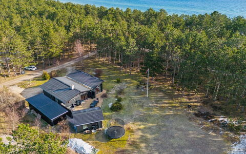Keyla - 50M from the Sea: Dak, Huis, Huis, Verblijf, Siding, Landgoed, Oprit, Garden Gebouwen, Werf, Schuur