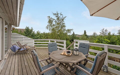 Frauke - 1Km from the Sea: Hout, Huis, Veranda, Dek, Hardwood, Dak, Beits, Houten Vloer, Eco Hotel