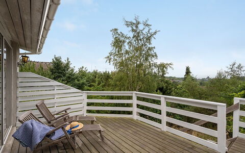 Frauke - 1Km from the Sea: Hout, Huis, Veranda, Dek, Hardwood, Dak, Beits, Houten Vloer, Eco Hotel