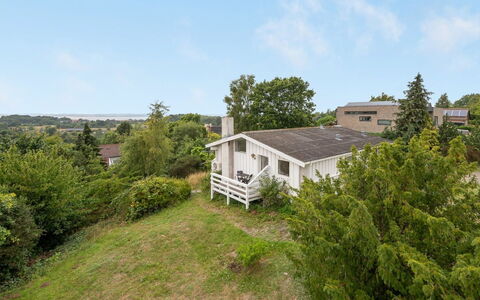 Frauke - 1Km from the Sea: Hout, Huis, Veranda, Dek, Hardwood, Dak, Beits, Houten Vloer, Eco Hotel