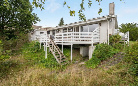 Frauke - 1Km from the Sea: Hout, Huis, Veranda, Dek, Hardwood, Dak, Beits, Houten Vloer, Eco Hotel