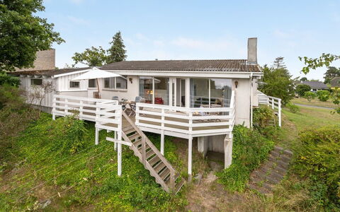 Frauke - 1Km from the Sea: Hout, Huis, Veranda, Dek, Hardwood, Dak, Beits, Houten Vloer, Eco Hotel