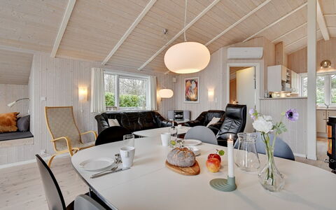 Sitka - 250M from the Sea: Dak, Huis, Huis, Verblijf, Siding, Landgoed, Oprit, Garden Gebouwen, Werf, Schuur