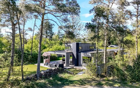 Sylva - 150M from the Sea: Dak, Huis, Huis, Verblijf, Siding, Landgoed, Oprit, Garden Gebouwen, Werf, Schuur