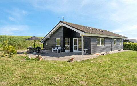 Bitha - 400M from the Sea: Dak, Huis, Land Lot, Huis, Verblijf, Landgoed, Garden Gebouwen, Schaduw, Blokhut, Landscaping