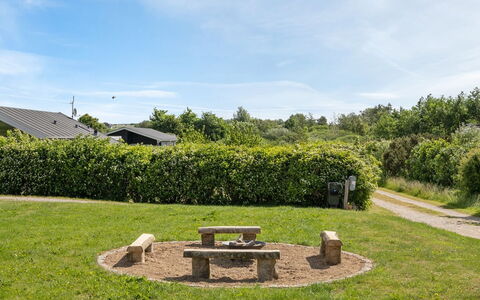 Bitha - 400M from the Sea: Dak, Huis, Land Lot, Huis, Verblijf, Landgoed, Garden Gebouwen, Schaduw, Blokhut, Landscaping
