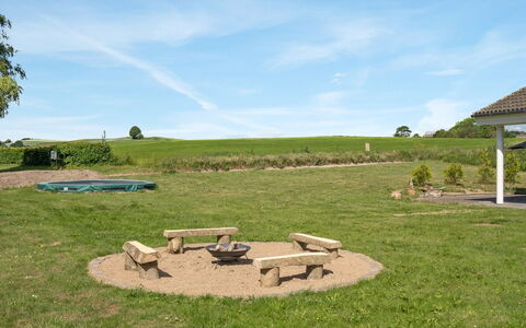Bitha - 400M from the Sea: Dak, Huis, Land Lot, Huis, Verblijf, Landgoed, Garden Gebouwen, Schaduw, Blokhut, Landscaping