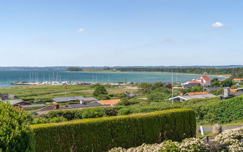 Anniina - 200M from the Sea: Zwemwater, Groen, Horizon, Kust En Oceanic Landvormen, Zee, Kust, Oceaan, Kust, Geluid, Landscaping